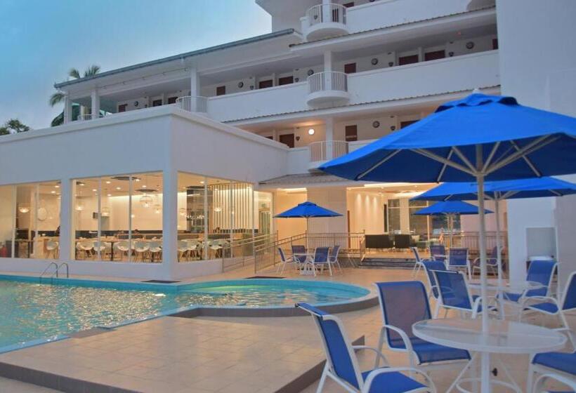 בית מלון כפרי Avi Pangkor Beach Resort