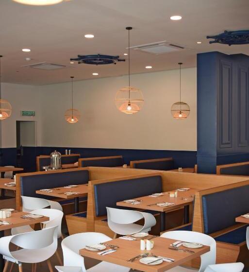 בית מלון כפרי Avi Pangkor Beach Resort