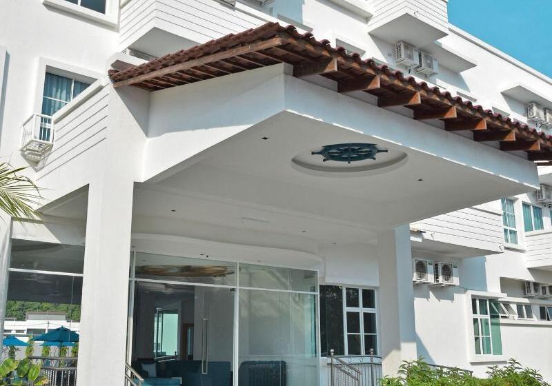 בית מלון כפרי Avi Pangkor Beach Resort