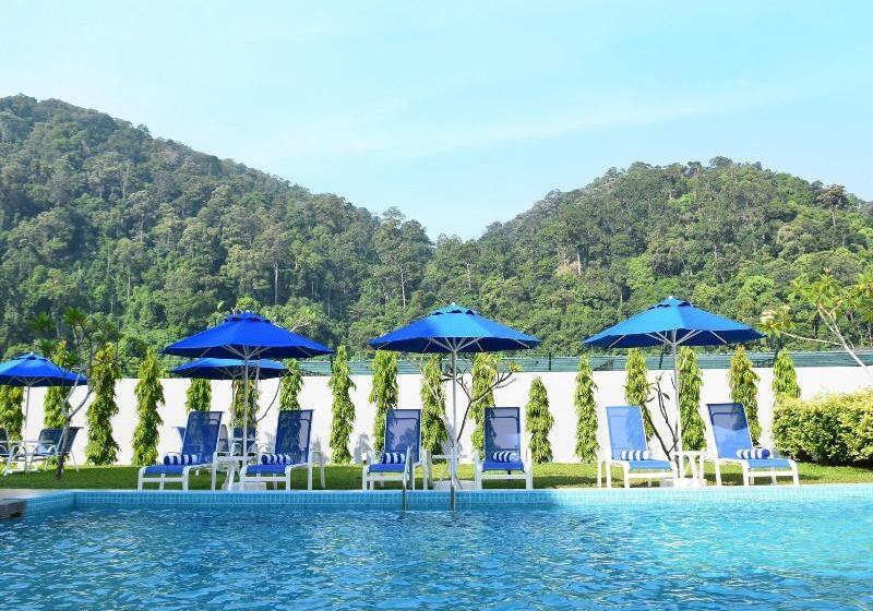 בית מלון כפרי Avi Pangkor Beach Resort