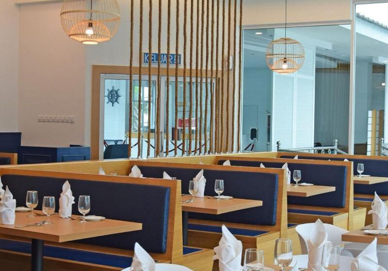 בית מלון כפרי Avi Pangkor Beach Resort