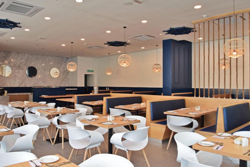 בית מלון כפרי Avi Pangkor Beach Resort