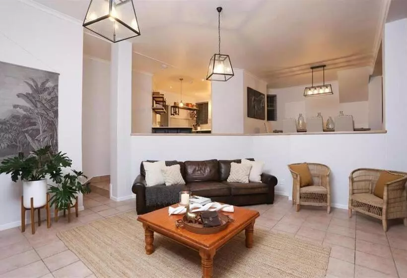 Majatalo The Lookout Guest House