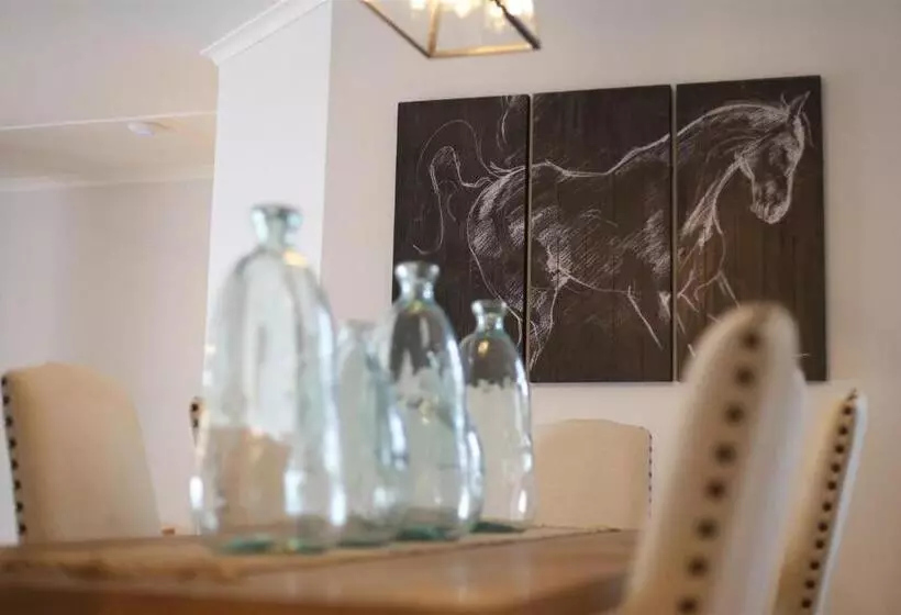 Majatalo The Lookout Guest House