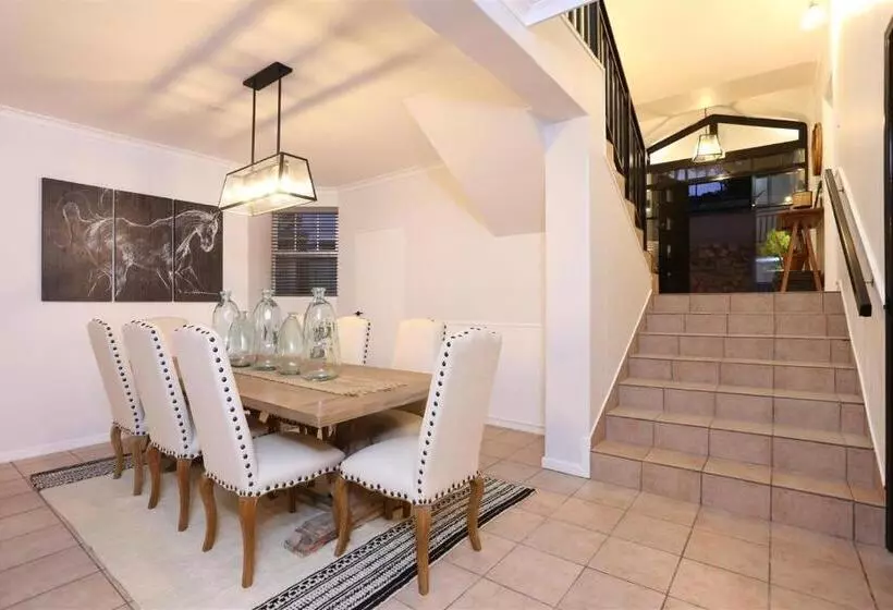 Majatalo The Lookout Guest House