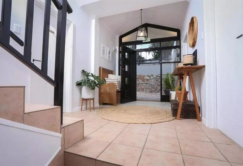 Majatalo The Lookout Guest House