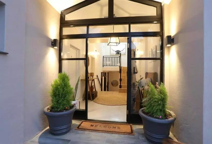 Majatalo The Lookout Guest House