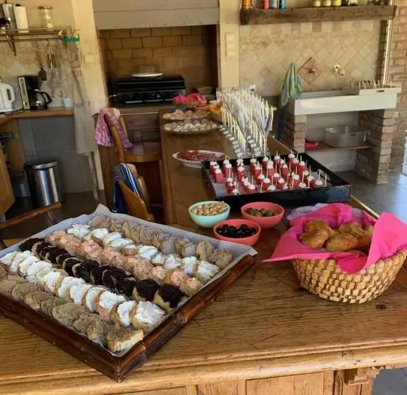 Aamiaismajoitus (B&B) Mas Suéjol