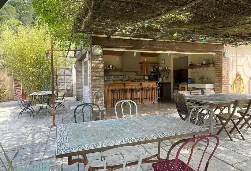 Aamiaismajoitus (B&B) Mas Suéjol