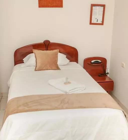 هتل Suite Luna Del Valle