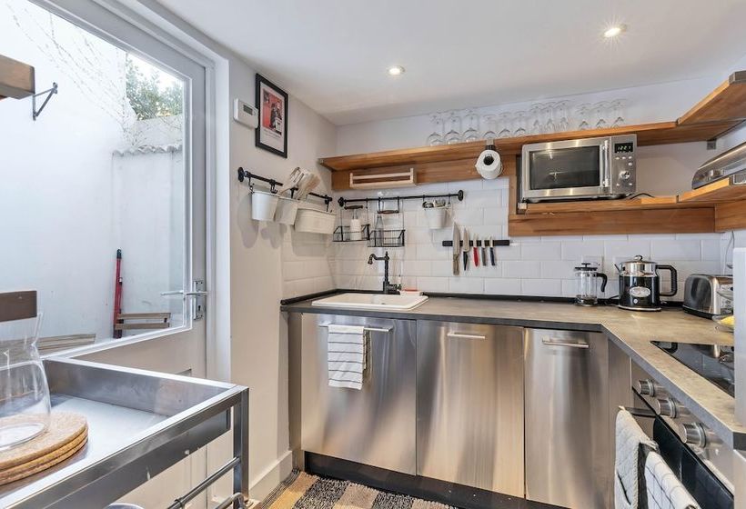 Cottage Retreat In The North Laines