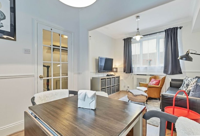 Cottage Retreat In The North Laines