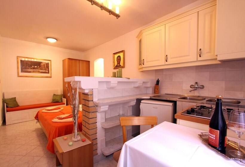 Cozy Studio Apartment Gordana In Rovinj City Center