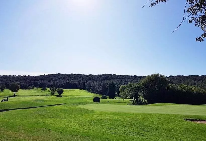 Golf & Résidence De Nîmes Vacquerolles