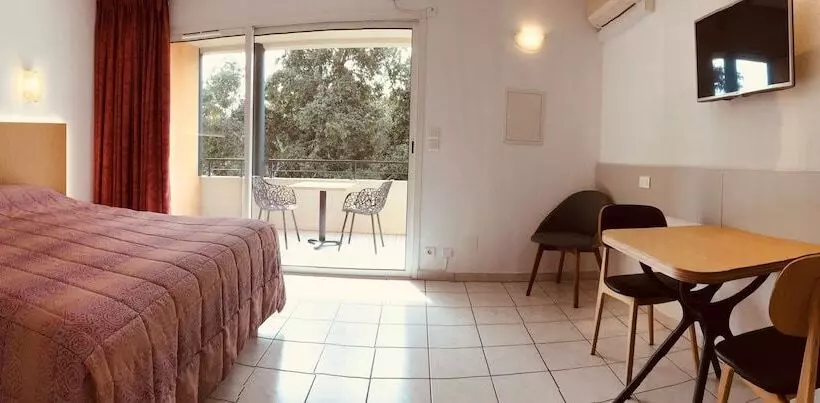 Golf & Résidence De Nîmes Vacquerolles