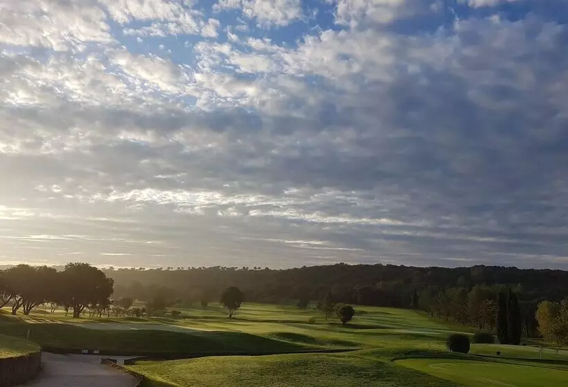 Golf & Résidence De Nîmes Vacquerolles