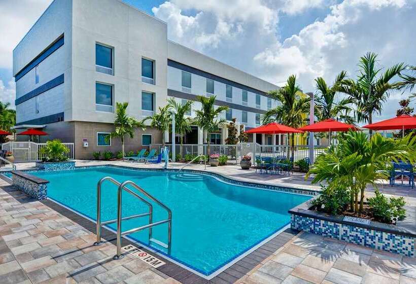 هتل Home2 Suites Naples I 75 Pine Ridge Road, Fl