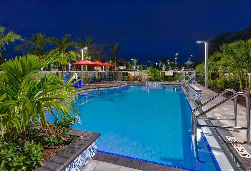 هتل Home2 Suites Naples I 75 Pine Ridge Road, Fl