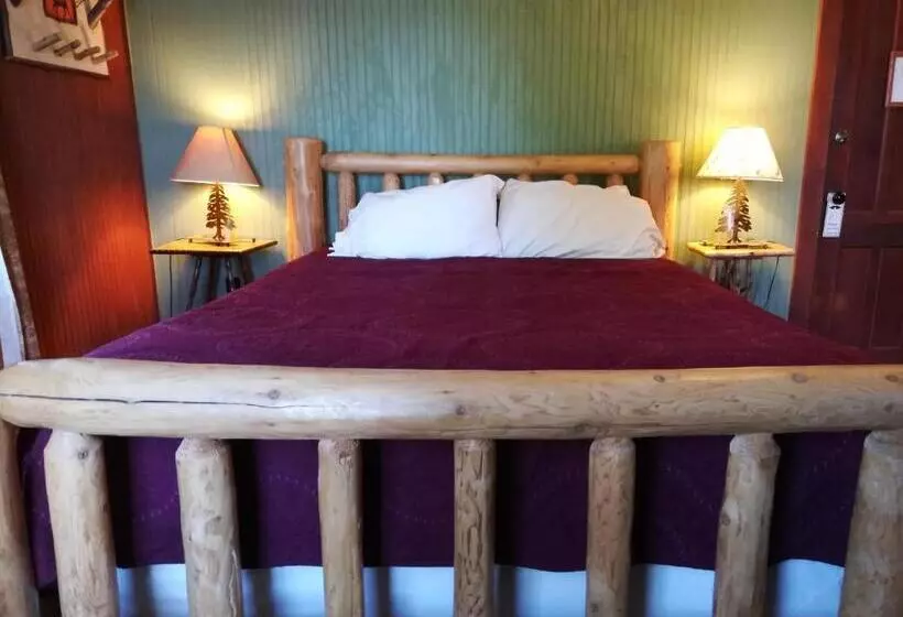 Hotelli The Woods Inn