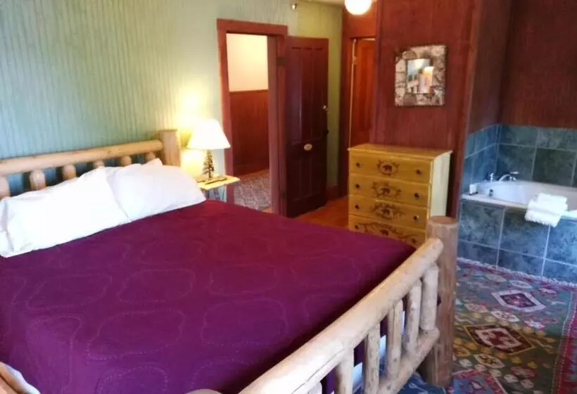 Hotelli The Woods Inn