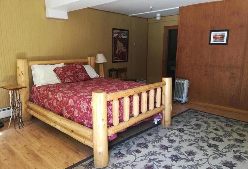 בית מלון כפרי The Woods Inn