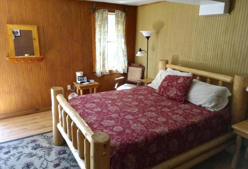 בית מלון כפרי The Woods Inn