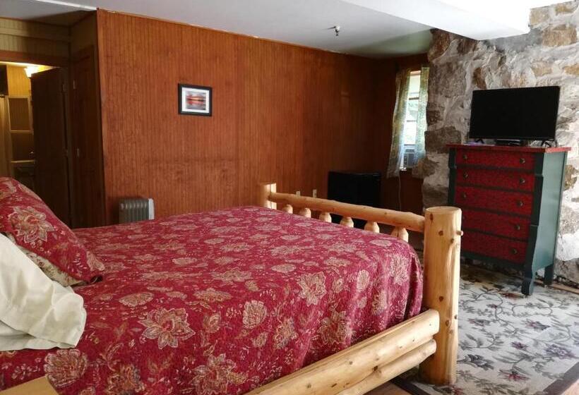 בית מלון כפרי The Woods Inn