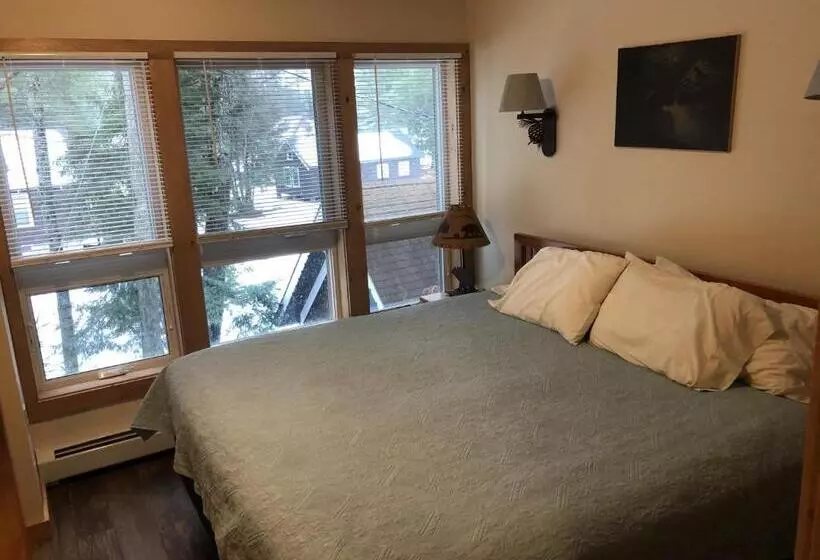 Hotelli The Woods Inn