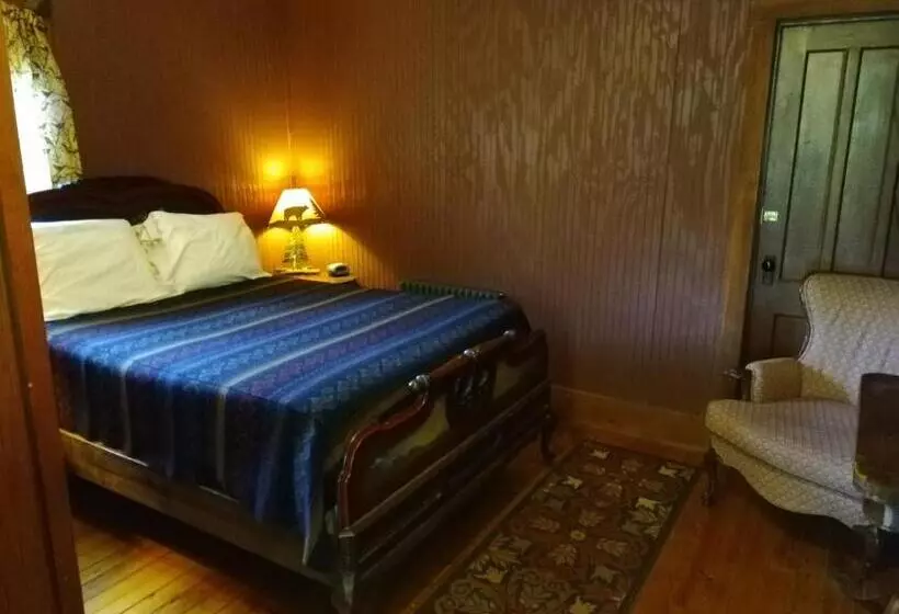 Hotelli The Woods Inn