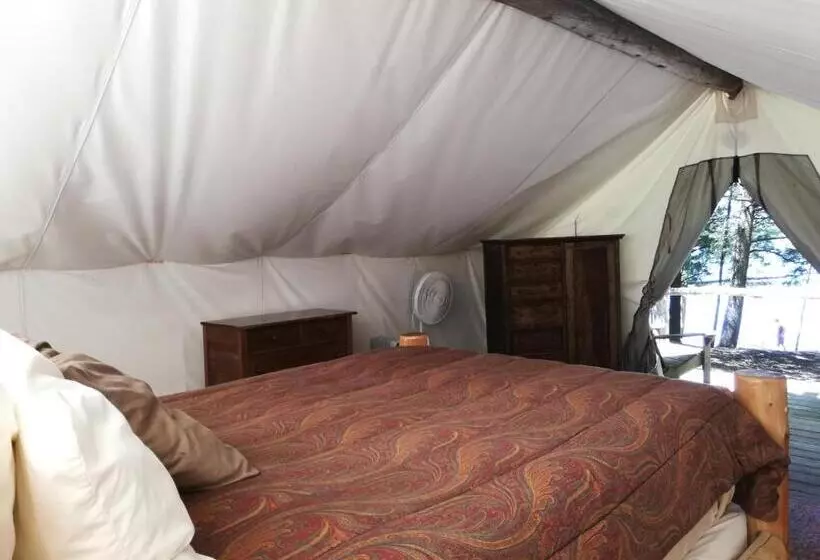 Hotelli The Woods Inn