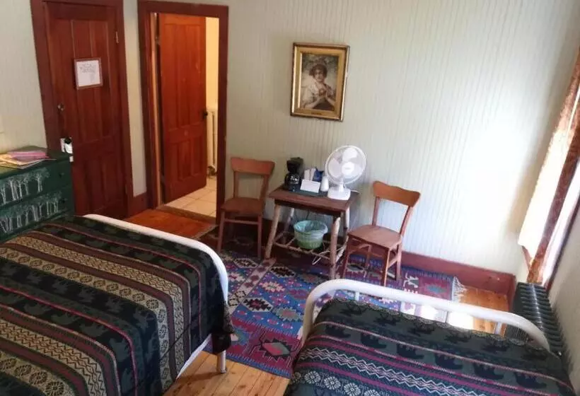 Hotelli The Woods Inn