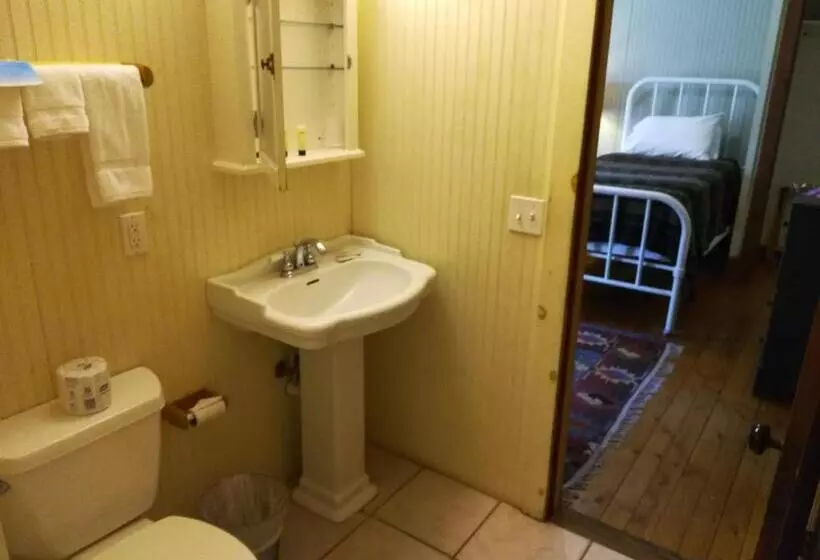 Hotelli The Woods Inn