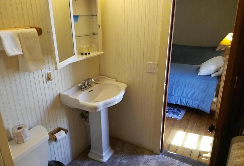 בית מלון כפרי The Woods Inn