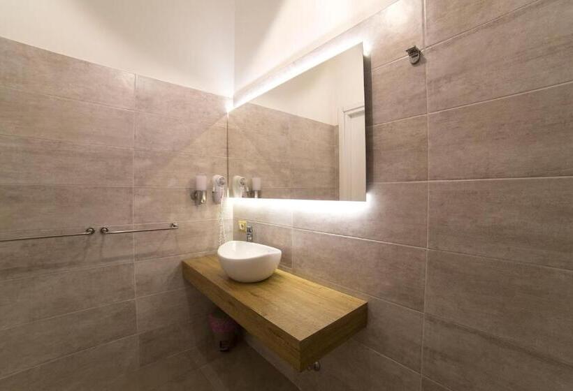 تختخواب و صبحانه Plebiscitum 2.0