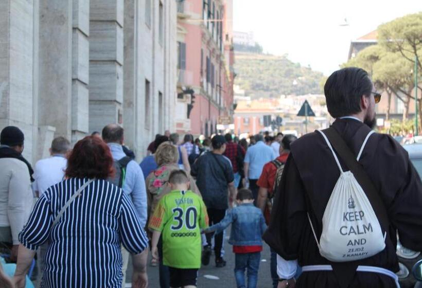 تختخواب و صبحانه Plebiscitum 2.0