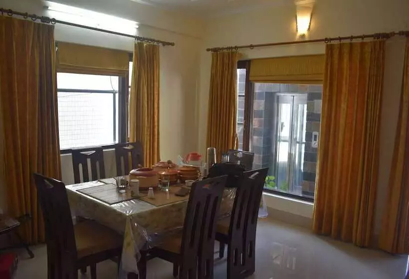 ホテル Divy Himalayan Retreat