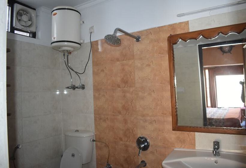 هتل Divy Himalayan Retreat