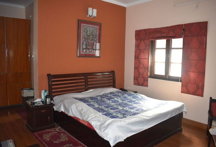 هتل Divy Himalayan Retreat