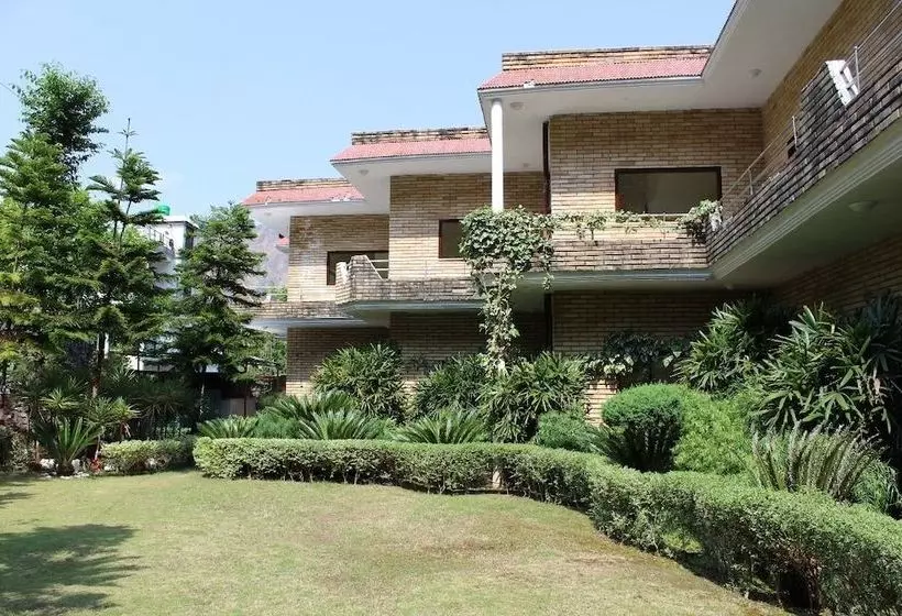 Hotel Savara Kumkum Inn