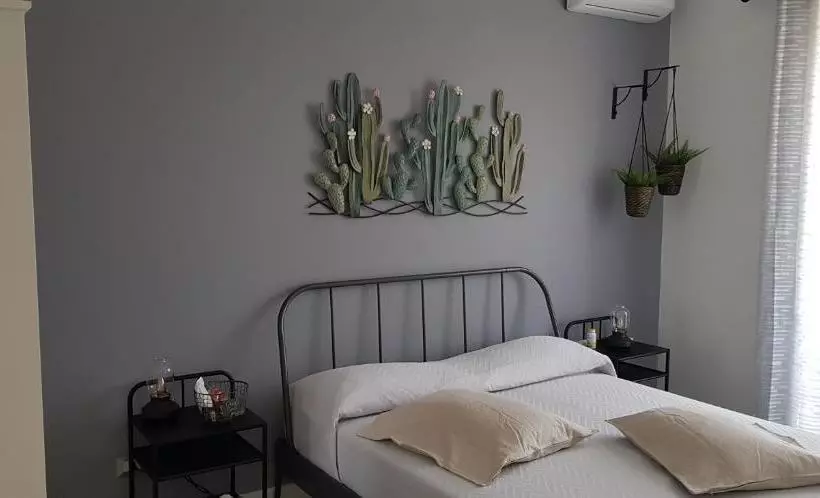 پانسیون Little Rose Guest House
