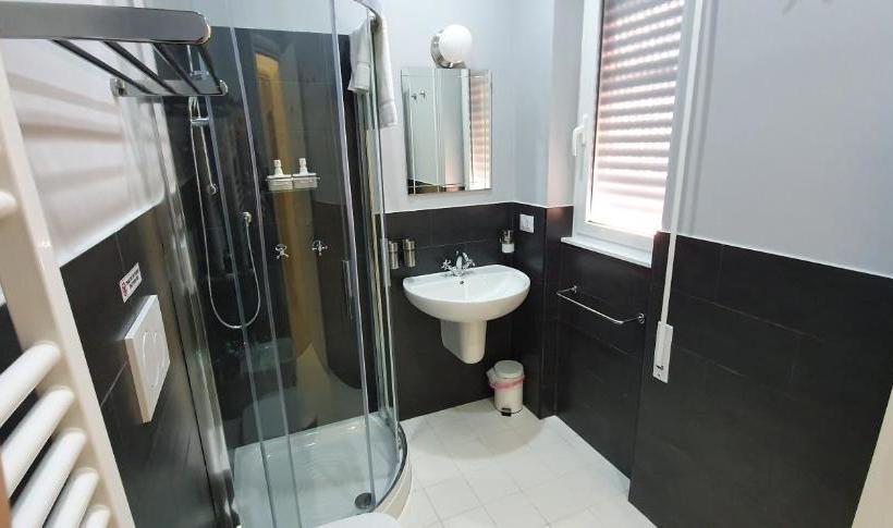 פנסיון Little Rose Guest House