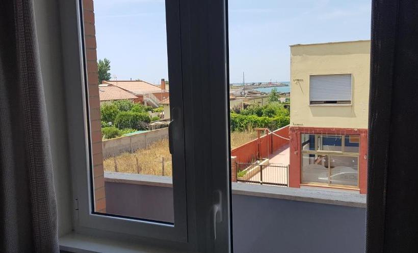 פנסיון Little Rose Guest House