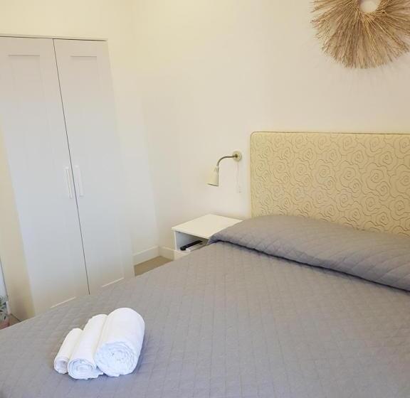 פנסיון Little Rose Guest House