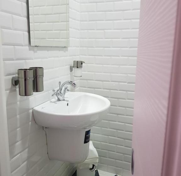 פנסיון Little Rose Guest House