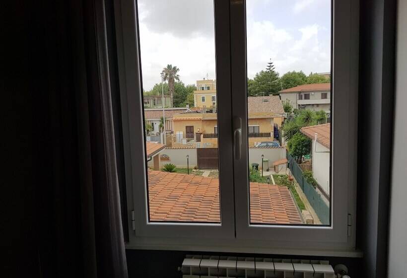 פנסיון Little Rose Guest House