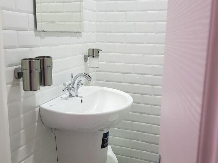 פנסיון Little Rose Guest House