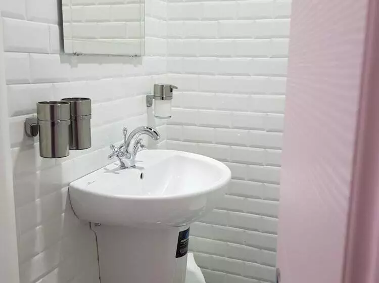 پانسیون Little Rose Guest House