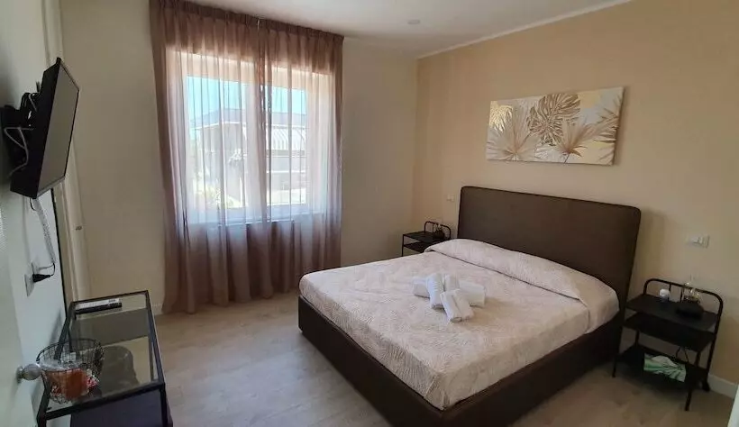 پانسیون Little Rose Guest House