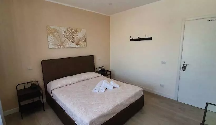 پانسیون Little Rose Guest House