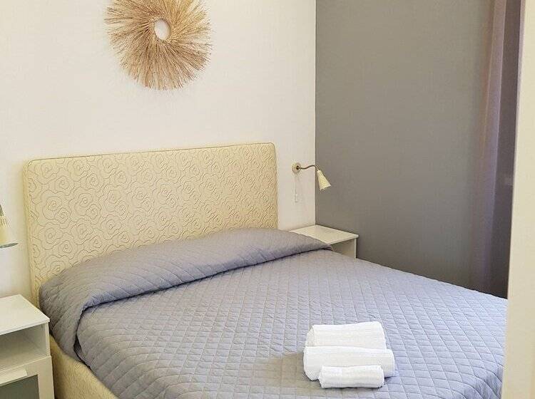 פנסיון Little Rose Guest House